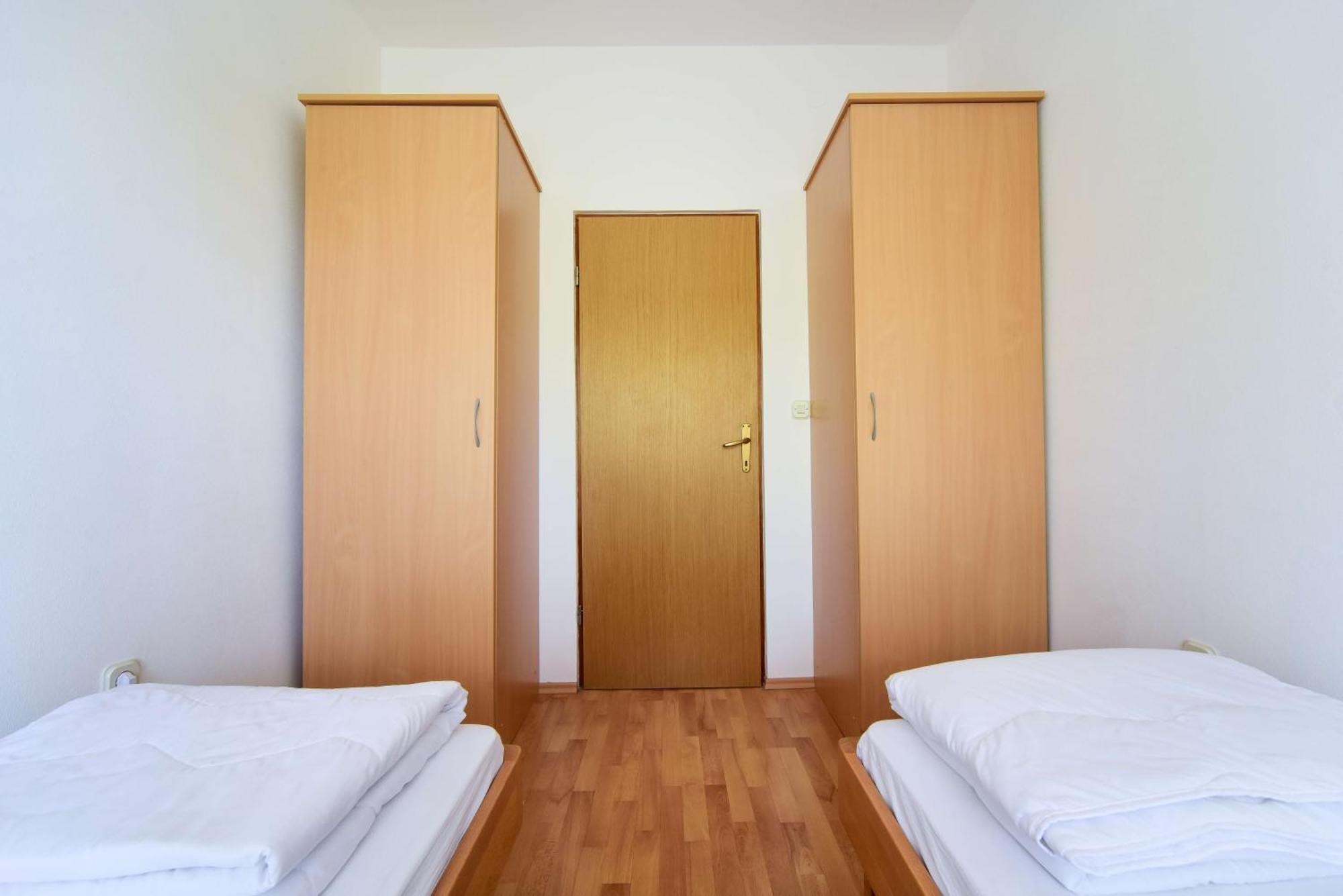 Apartments Mrva Ugljan Ngoại thất bức ảnh
