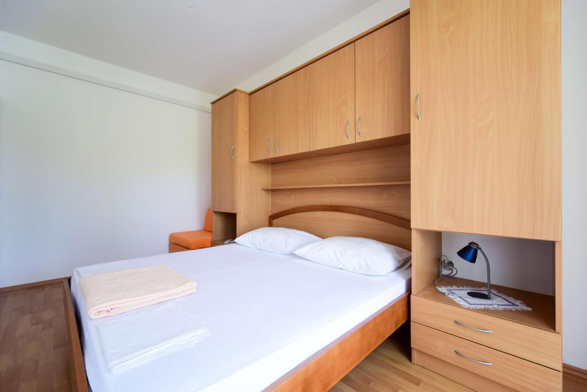 Apartments Mrva Ugljan Ngoại thất bức ảnh