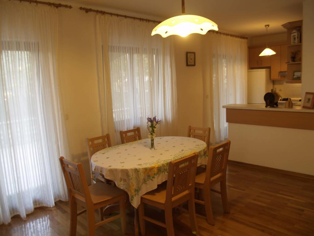 Apartments Mrva Ugljan Ngoại thất bức ảnh