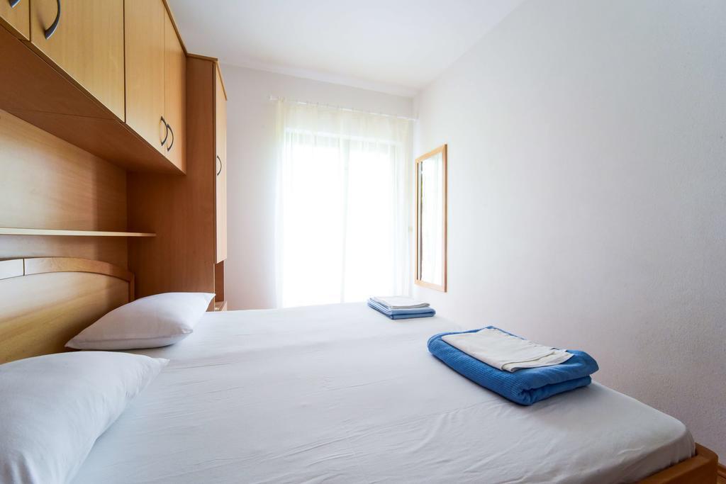 Apartments Mrva Ugljan Ngoại thất bức ảnh
