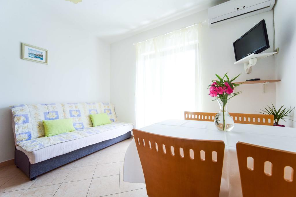 Apartments Mrva Ugljan Ngoại thất bức ảnh