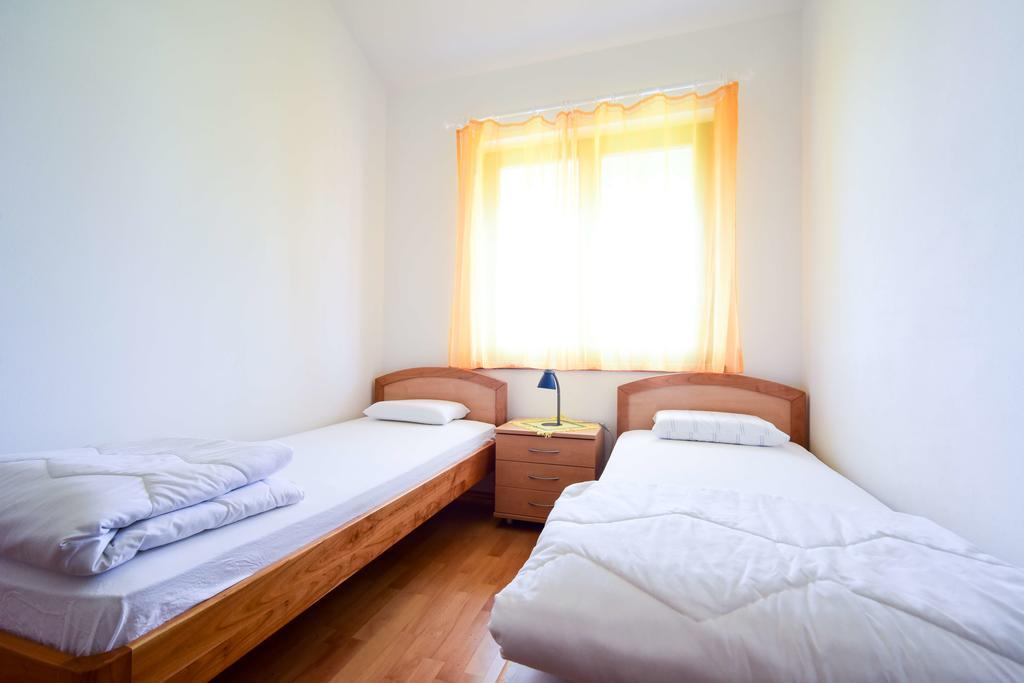Apartments Mrva Ugljan Ngoại thất bức ảnh
