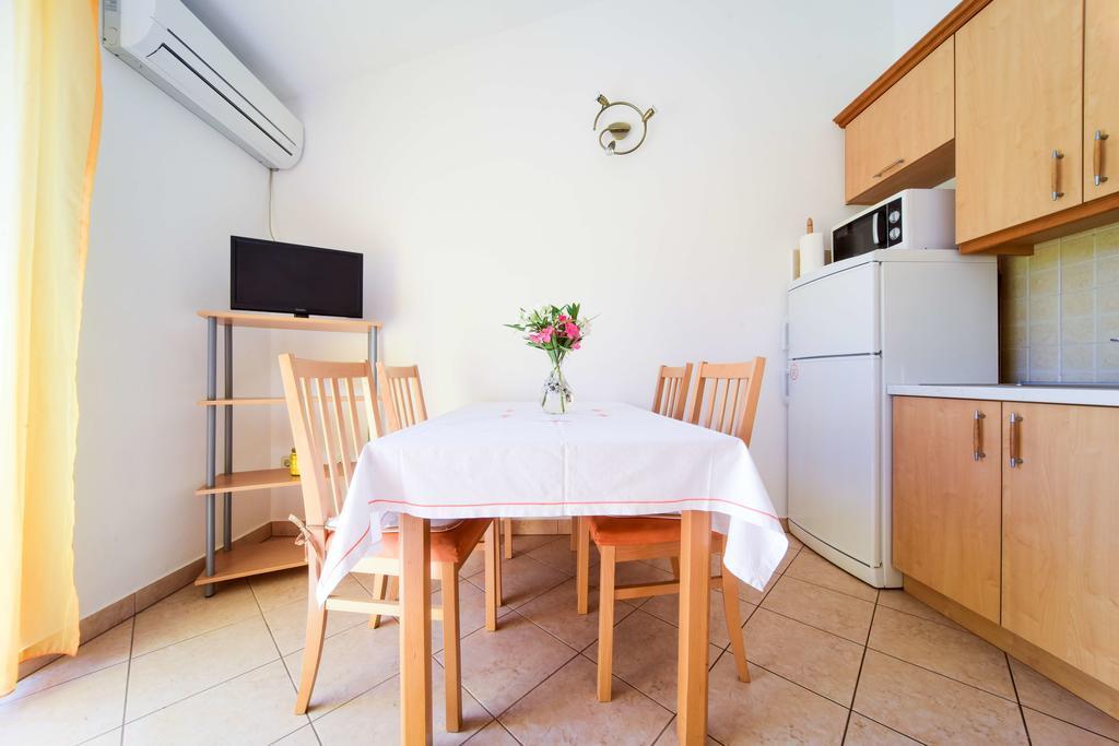 Apartments Mrva Ugljan Ngoại thất bức ảnh