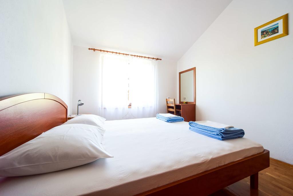 Apartments Mrva Ugljan Ngoại thất bức ảnh