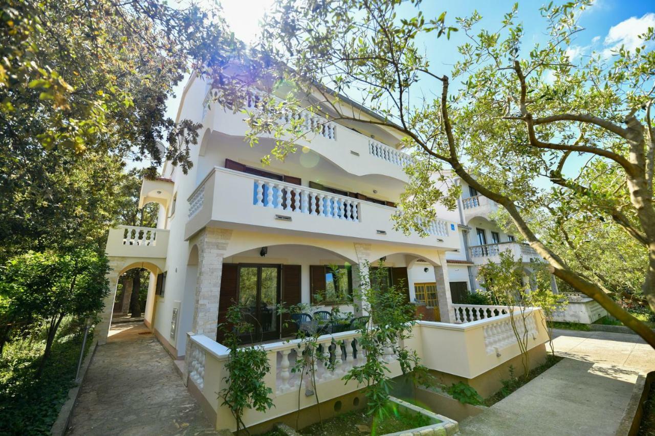 Apartments Mrva Ugljan Ngoại thất bức ảnh