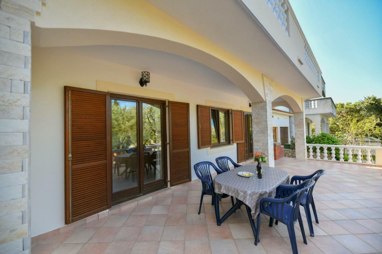 Apartments Mrva Ugljan Ngoại thất bức ảnh
