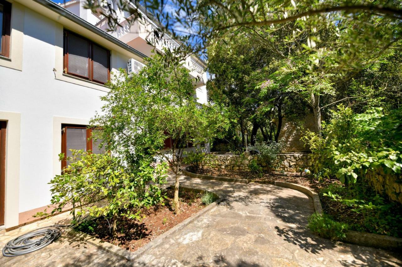 Apartments Mrva Ugljan Ngoại thất bức ảnh
