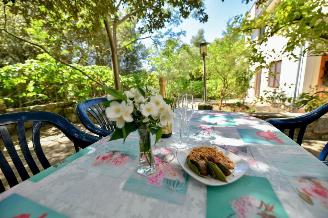 Apartments Mrva Ugljan Ngoại thất bức ảnh