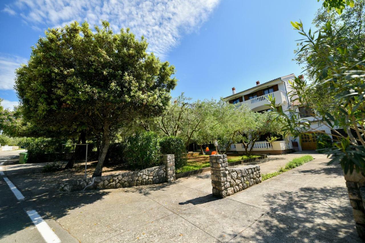 Apartments Mrva Ugljan Ngoại thất bức ảnh