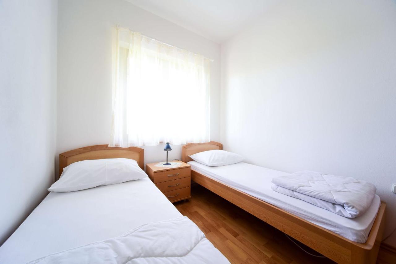 Apartments Mrva Ugljan Ngoại thất bức ảnh